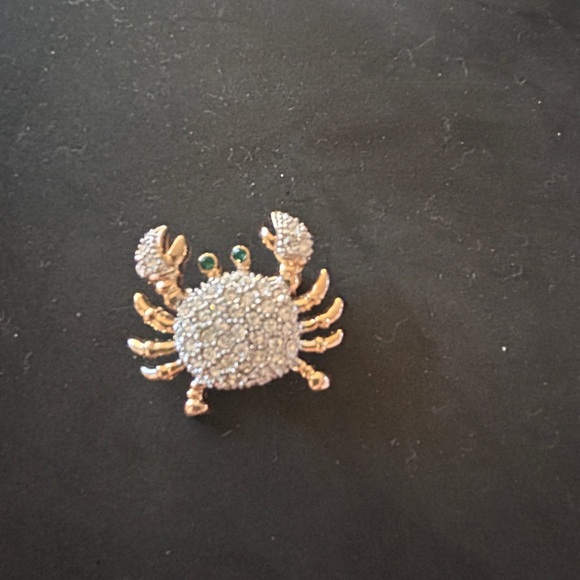 Vintage Gold-Tone Crystal Crab Brooch with Green Eyes - Picture 3 of 3